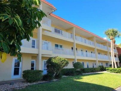 Fishermans Cove Condos in Siesta Key, FL. - Condo Building