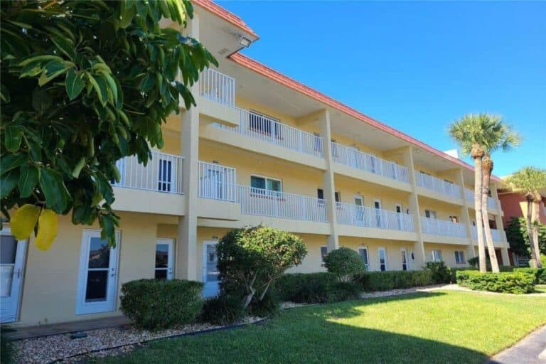 Fishermans Cove Condos in Siesta Key, FL. - Condo Building