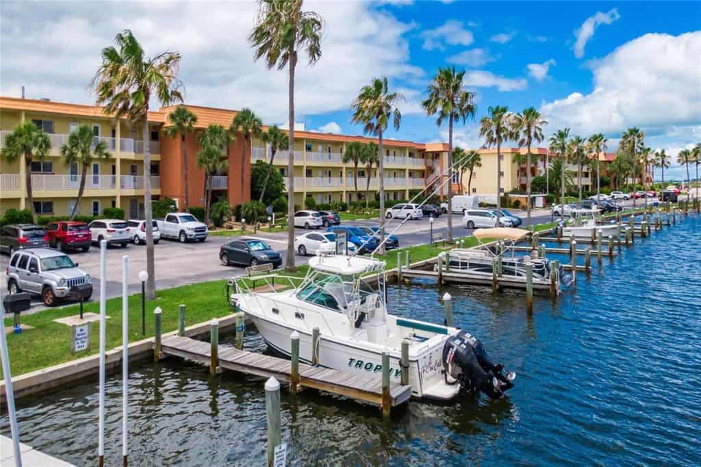 Fishermans Cove Condos in Siesta Key, FL. - Boat Docks