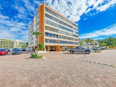 Fishermans Haven Condos in Siesta Key, FL. - Building