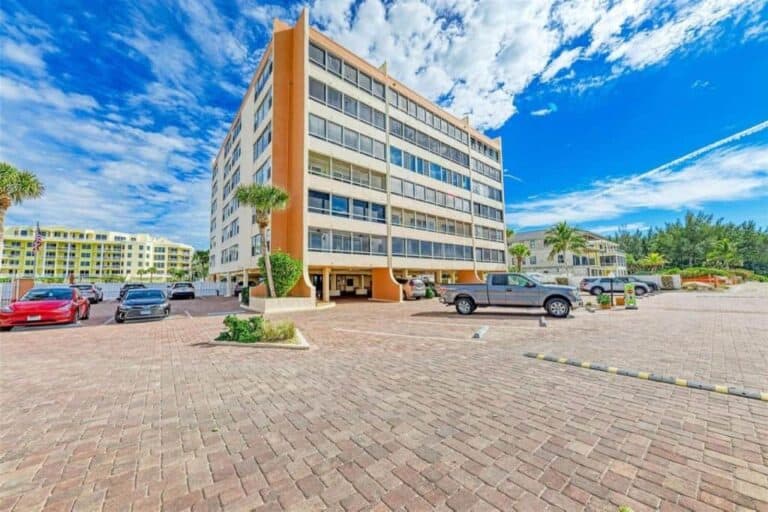 Fishermans Haven Condos in Siesta Key, FL. - Building
