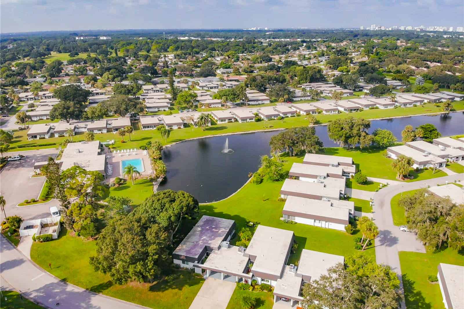 Glen Oaks Ridge Condos For Sale in Sarasota, FL.