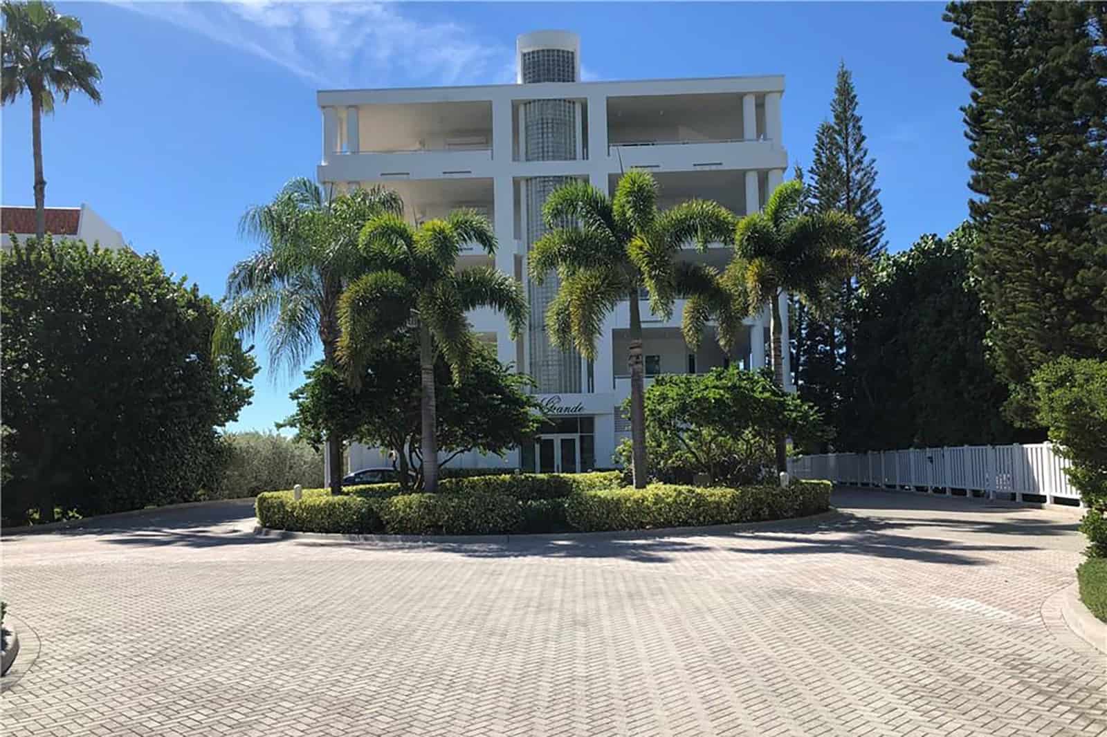 Grande Condos For Sale in Longboat Key, FL.