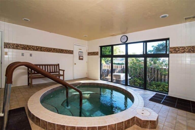 Gulf and Bay Club Condos in Siesta Key, FL. - Hot Tub