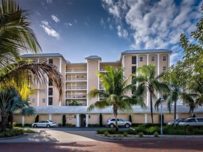 Harbor House West Condos in Sarasota, FL. - Building