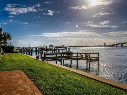 Harbor House West Condos in Sarasota, FL. - Seawall