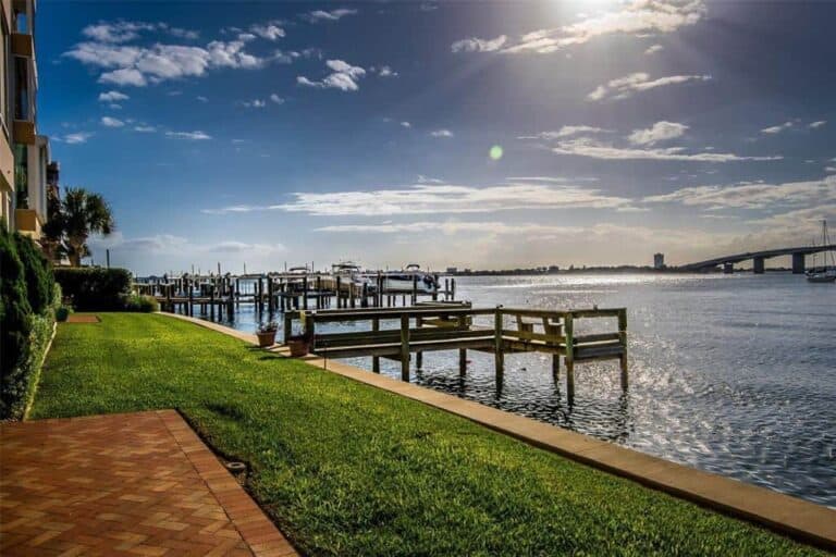 Harbor House West Condos in Sarasota, FL. - Seawall