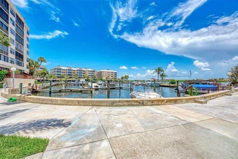 Harbor Towers Condos in Siesta Key FL. - Boat Docks