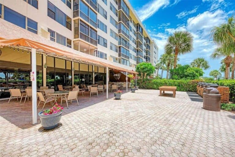 Harbor Towers Condos in Siesta Key FL. - Covered Patio