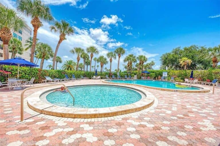 Harbor Towers Condos in Siesta Key FL. - Hot Tub