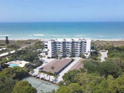 Hidden Lagoon Condos in Siesta Key, FL. - Building Aerial