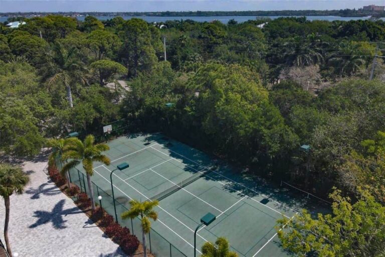 Hidden Lagoon Condos in Siesta Key, FL. - Tennis Courts