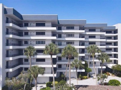 Hidden Lagoon Condos in Siesta Key, FL. - Building