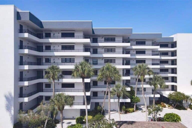 Hidden Lagoon Condos in Siesta Key, FL. - Building