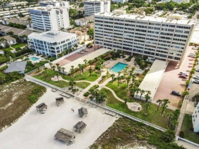 Horizons West Condos in Siesta Key, FL. - Beachfront