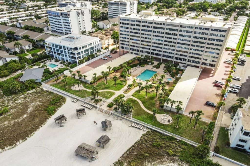 Horizons West Condos in Siesta Key, FL. - Beachfront