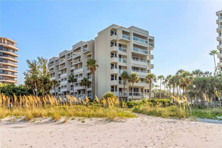 Inn on the Beach Condos in Longboat Key, FL. - Building