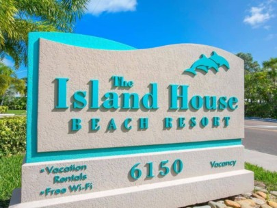 Island House Condos in Siesta Key, FL. - Entrance Sign