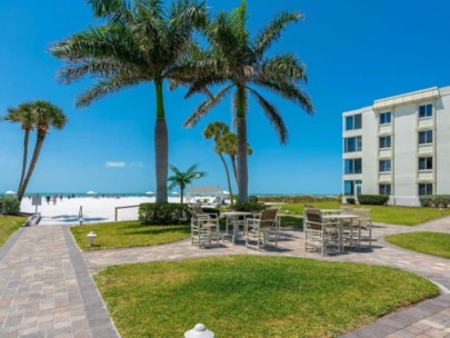 Island House Condos in Siesta Key, FL. - Beach