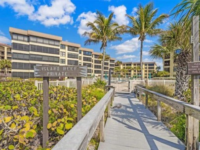 Island Reef Condos in Siesta Key, FL. - Beach Access