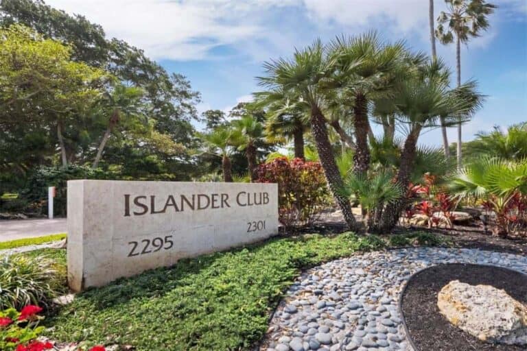 Islander Club Condos in Longboat Key, FL. - Entrance Sign