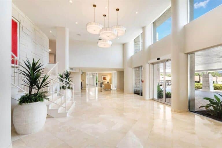Islander Club Condos in Longboat Key, FL. - Entry