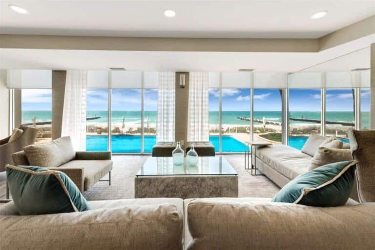 Islander Club Condos in Longboat Key, FL. - Clubroom
