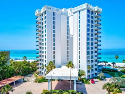 Islands West Condos in Longboat Key, FL. - Building