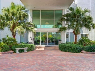 Islands West Condos in Longboat Key, FL. - Entrance