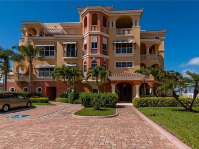 La Firenza Condos in Longboat Key, FL. - Building