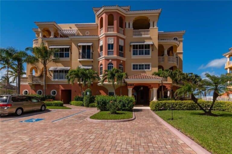 La Firenza Condos in Longboat Key, FL. - Building