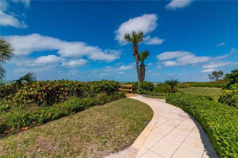 La Firenza Condos in Longboat Key, FL. - Walkway