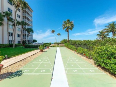 Lido Ambassador Condos in Lido Key Sarasota FL. - Shuffleboard