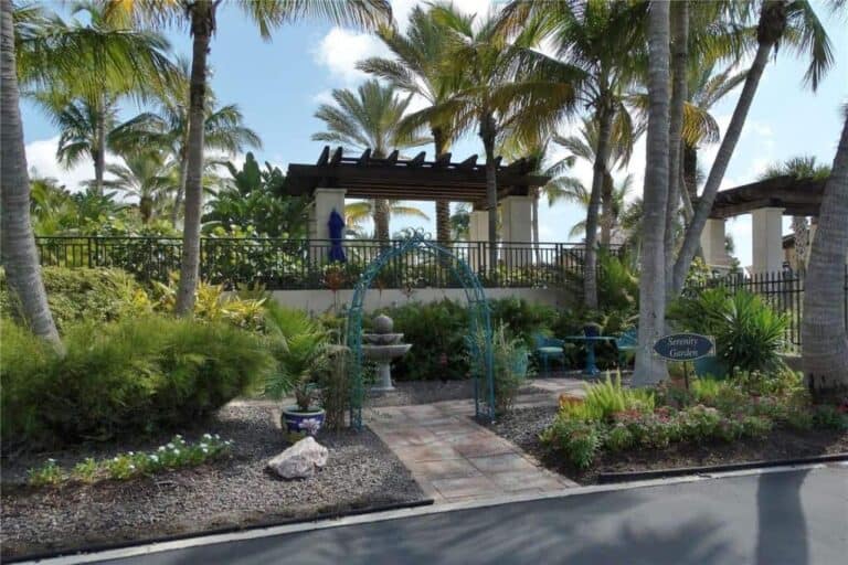 Lido Beach Club Condos in Sarasota, FL - Grounds