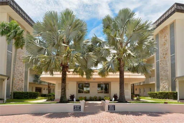 Lido Harbour Condos For Sale in Sarasota, FL. - Office