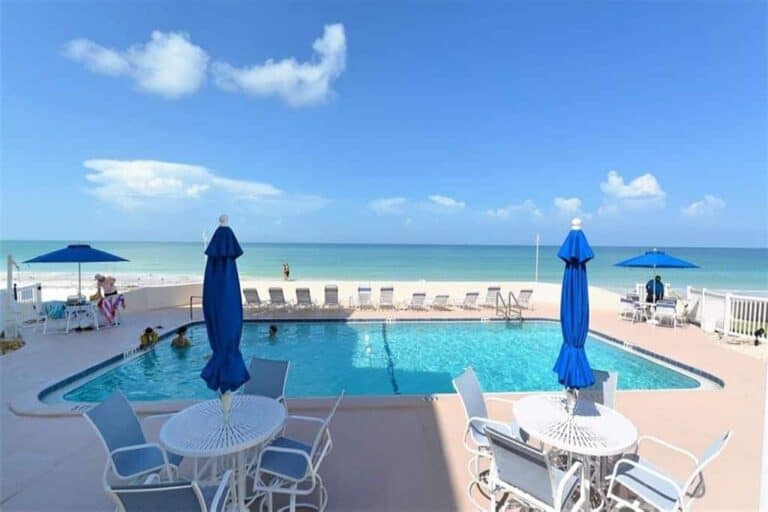 Lido Harbour Condos For Sale in Sarasota, FL. - Pool