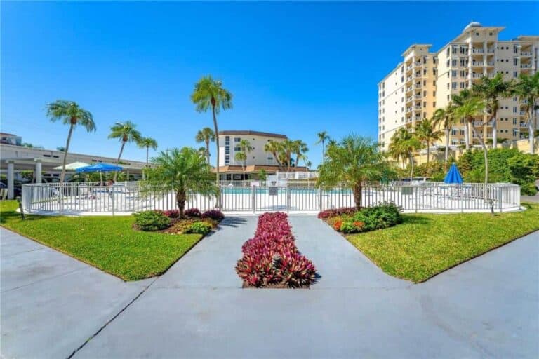 Lido Harbour South Conos in Sarasota, FL. - Grounds