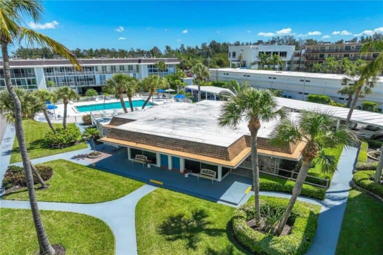 Lido Harbour South Conos in Sarasota, FL. - Building Aerial
