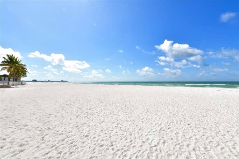 Lido Regency Condos in Sarasota, FL. - Beach
