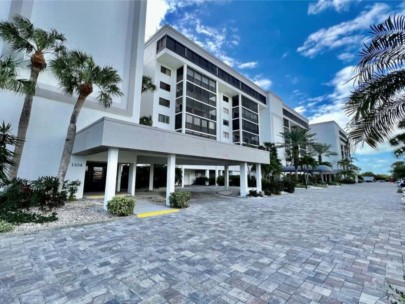 Lido Surf and Sand Condos in Sarasota, FL. - Entrance