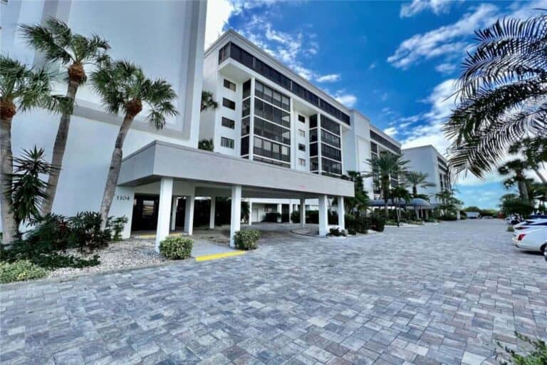 Lido Surf and Sand Condos in Sarasota, FL. - Entrance