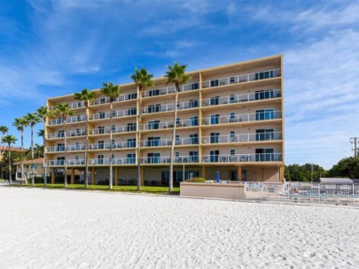 Longboat Beachcomber Condos in Longboat Key, FL. - Beachfront