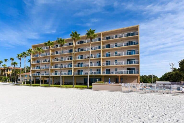 Longboat Beachcomber Condos in Longboat Key, FL. - Beachfront