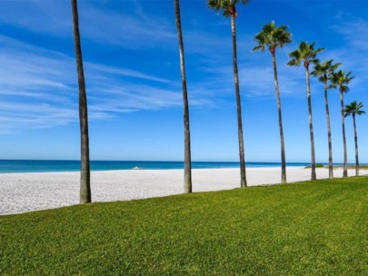 Longboat Beachcomber Condos in Longboat Key, FL. - Beach