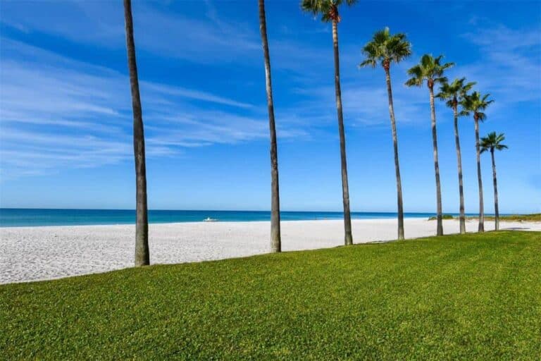 Longboat Beachcomber Condos in Longboat Key, FL. - Beach