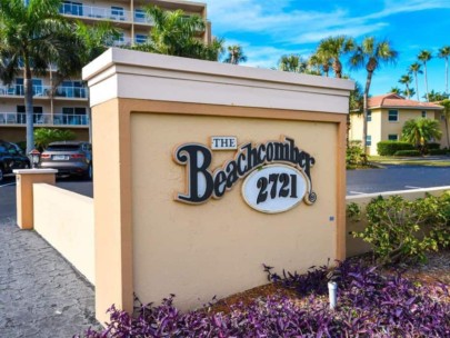 Longboat Beachcomber Condos in Longboat Key, FL. - Entrance Sign