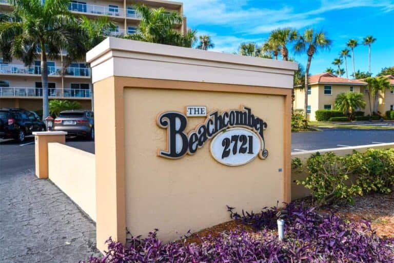 Longboat Beachcomber Condos in Longboat Key, FL. - Entrance Sign