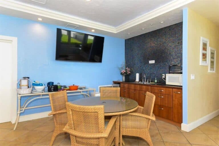 Longboat Beachcomber Condos in Longboat Key, FL. - Lobby
