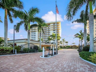 Longboat Key Towers Condos in Longboat Key, FL. - Building