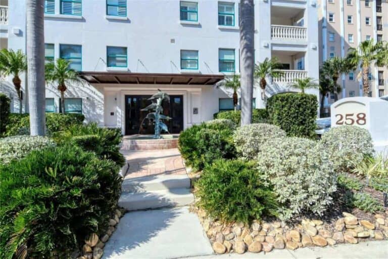 Majestic Bay Condos in Downtown Sarasota, FL. - Entrance